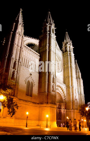 Kathedrale von Palma de Mallorca La Seu Nacht Ansicht Perspektive Mallorca Balearen Stockfoto