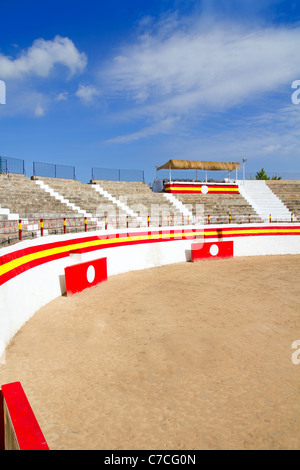 Alcudia Mallorca Plaza de Toros Stierkampfarena unter blauem Himmel in Spanien Balearen Stockfoto