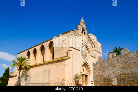 Alcudia Sant Jaume Kirche in der Nähe von römischen Mauer Mallorca Schlossinsel in Balearen-Spanien Stockfoto