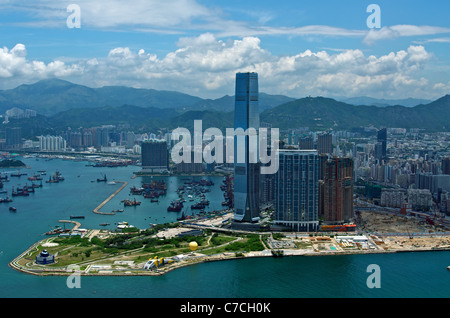 Blick auf West Kowloon und das International Commerce Centre (ICC), dessen Oberteil das Ritz-Carlton-Hotel beherbergt. Stockfoto