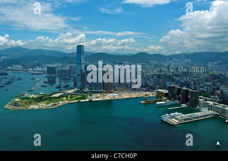 Blick auf West Kowloon und das International Commerce Centre (ICC), dessen Oberteil das Ritz-Carlton-Hotel beherbergt. Stockfoto