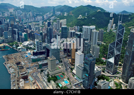 Blick Richtung Admiralty und Wanchai vom Dach des IFC 2, einschließlich der Bank of China Tower, Hongkong. Stockfoto