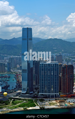 Blick auf West Kowloon und das International Commerce Centre (ICC), dessen Oberteil das Ritz-Carlton-Hotel beherbergt. Stockfoto