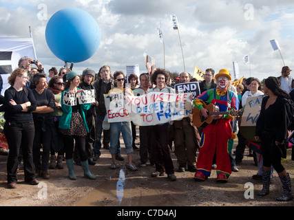 Camp Frack Protest Lager & Marsch gegen hydraulische Wasser Fracturing & Shale-Gas-Produktion bei Becconsall, Banken, Southport. Stockfoto