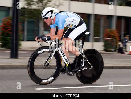 Mark Cavendish (GBR) von HTC Highroad Rennen im Zeitfahren in Stufe 8 der 2011 Tour of Britain Stockfoto