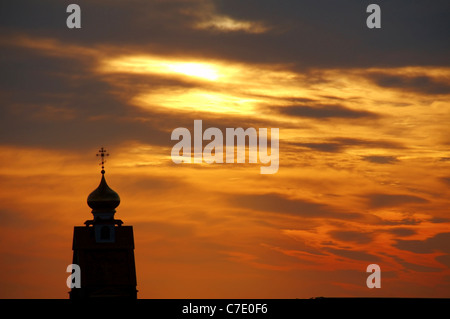 Christlich-orthodoxe Kirche bei Sonnenuntergang Stockfoto