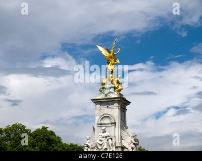 Queen Victoria Memorial, außerhalb der Buckingham Palace in London, die Hauptstadt von England Stockfoto