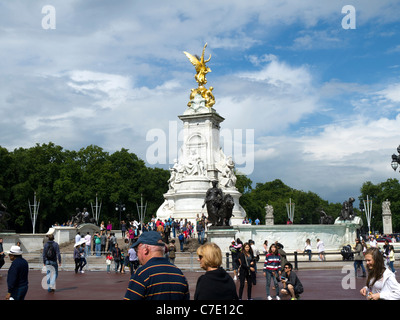 Queen Victoria Memorial, außerhalb der Buckingham Palace in London, die Hauptstadt von England Stockfoto