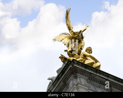 Queen Victoria Memorial, außerhalb der Buckingham Palace in London, die Hauptstadt von England Stockfoto