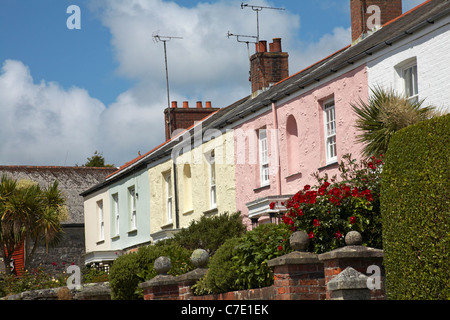 Bunte Häuschen in Charlestown, St Austell, Cornwall im Mai Stockfoto