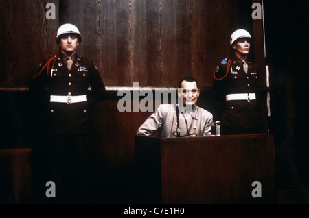 Deutscher Generalfeldmarschall Hermann Goering unter Bewachung während seiner Spur für Verbrechen gegen die Menschlichkeit Nürnberg. Stockfoto
