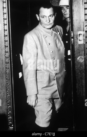 Deutscher Generalfeldmarschall Hermann Goering unter Bewachung während seiner Spur für Verbrechen gegen die Menschlichkeit Nürnberg. Stockfoto