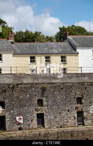 Hafen von Wand und Cottages in Charlestown, St Austell, Cornwall im Mai Stockfoto