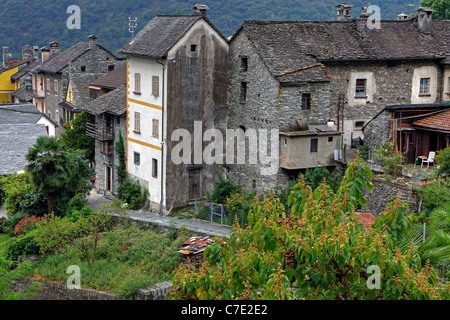 Verscio ist ein typisches Dorf der Ticino in Pedemonte, Tessin, Schweiz Stockfoto