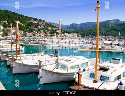 Puerto de Soller Hafen von Mallorca mit Lllaut Booten in Balearische Inseln Stockfoto