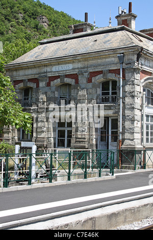 Lexos, SW Frankreich verlassen fast Bahnhof Stockfoto