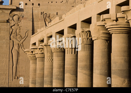 Säulenreihe im Philae Tempel Stockfoto