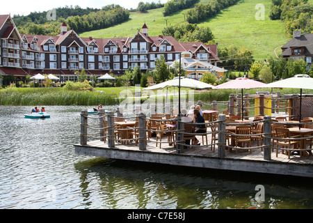 Restaurant Terrasse im freien Wasser Teich malerischen Sommer Stockfoto