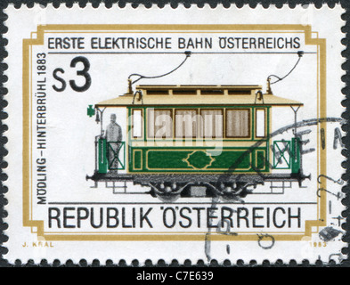 Österreich - 1983: Eine Briefmarke gedruckt in Österreich zeigt Modling-Hinterbruhl elektrische Eisenbahn Stockfoto