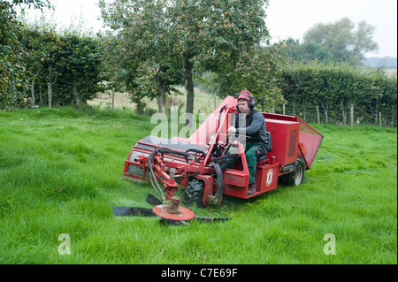 Selbstfahrende Cider Apple harvester Stockfoto