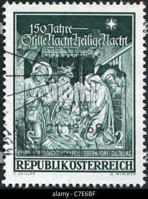 Eine Briefmarke gedruckt in Österreich, 150. Anniv gewidmet. von der Gedächtniskapelle, Oberndorf-Salzburg, zeigt Lied "Stille Nacht, Heilige Nacht" Stockfoto