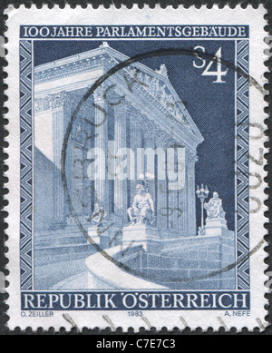 Österreich - 1983: Eine Briefmarke gedruckt in Österreich, widmet sich den 100. Jahrestag des Parlamentsgebäudes, Vienna Stockfoto