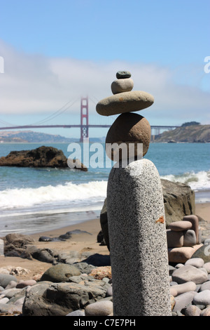 Gestapelte Felsen am China Beach, San Francisco, Kalifornien, Vereinigte Staaten von Amerika Stockfoto