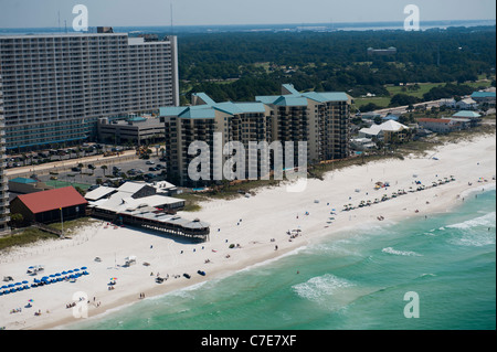 Luftaufnahme der Küste entlang des Golfs von Mexiko in Panama City, Florida Stockfoto