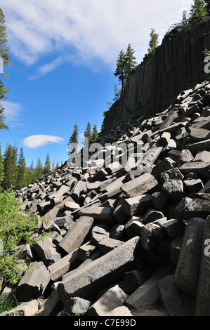 Gebrochenen Basaltsäulen bei den Devils Postpile National Monument. Kalifornien, USA. Stockfoto