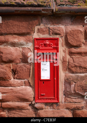 Briefkasten-Build in Trockenmauer in Chester Cheshire UK Stockfoto