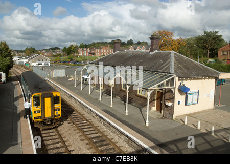 Llandrindod Wells Bahnhof.  Ein einziger Wagen Arriva Zug soll Shrewsbury in Richtung fahren. Stockfoto