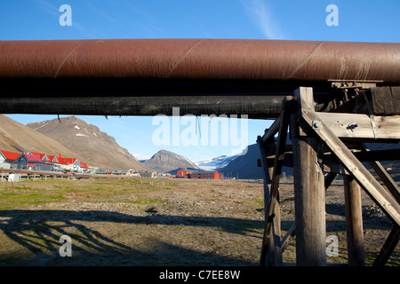 Thermische Heizungsrohre in Longyearbyen, Svalbard. Stockfoto