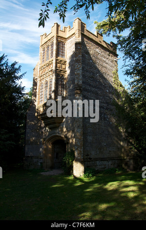 Der Abt Veranda ist fast alles, was bleibt von der Benediktiner-Abtei, die die Umgebung von Cerne Abbas seit 500 Jahren dominiert. Dorset, England, Vereinigtes Königreich. Stockfoto