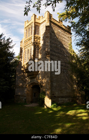 Der Abt Veranda ist fast alles, was bleibt von der Benediktiner-Abtei, die die Umgebung von Cerne Abbas seit 500 Jahren dominiert. Dorset, England, Vereinigtes Königreich. Stockfoto