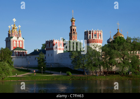 Nowodewitschi-Kloster kurz vor Sonnenuntergang in Moskau, Russland Stockfoto