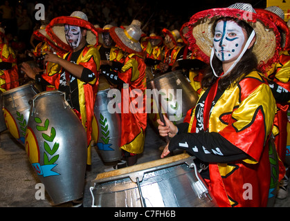 Nicht identifizierte Candombe-Trommler in der Montevideo jährliche Carnaval in Montevideo Uruguay Stockfoto