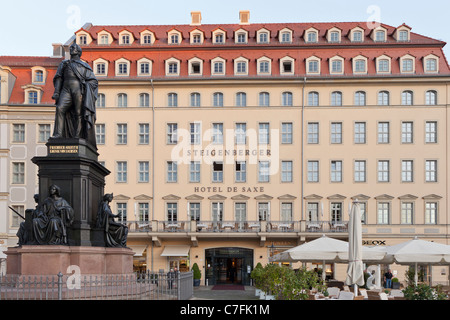 Friedrich August II. Denkmal am Neumarkt vor dem Steigenberger Hotel - Dresden, Sachsen, Deutschland, Europa Stockfoto