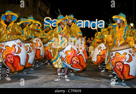 Nicht identifizierte Candombe-Trommler in der Montevideo jährliche Carnaval in Montevideo Uruguay Stockfoto