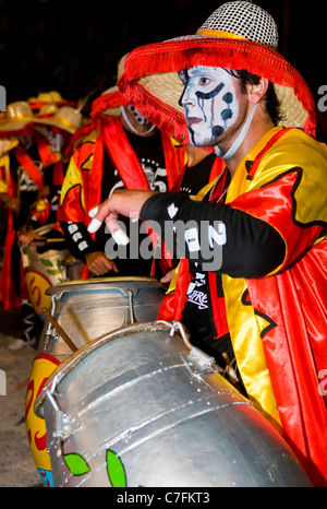 Nicht identifizierte Candombe-Trommler in der Montevideo jährliche Carnaval in Montevideo Uruguay Stockfoto