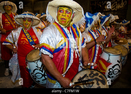 Nicht identifizierte Candombe-Trommler in der Montevideo jährliche Carnaval in Montevideo Uruguay Stockfoto