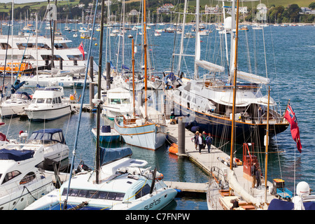 Yacts und Vergnügen Boote ankern in der River Fal in Falmouth, Cornwall Stockfoto