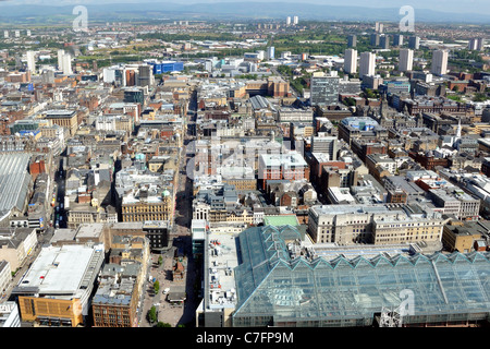 Blick auf das Stadtzentrum von Glasgow Schottland, Großbritannien, Europa, aus der Luft mit dem 'Glass House' (St Enoch Centre) und St Enoch Square im Vordergrund. Stockfoto