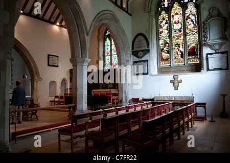 Innenraum der Pfarrkirche der Heiligen Dreifaltigkeit, Cookham, Berkshire, England, Vereinigtes Königreich Stockfoto