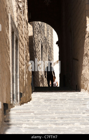 Besucher zum Schloss von Ei (Castel OVO), Neapel, Campania, Italien Stockfoto