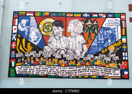 Kinder der Welt Rechte Republikaner Wandbild Malerei West Belfast Nordirland Stockfoto