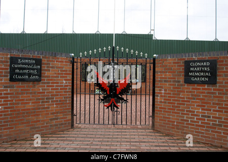 Clonard Märtyrer Gedenkgarten neben Frieden in West Belfast Nordirland Stockfoto