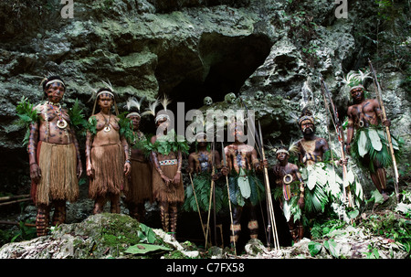 Die Papua Stamm der Jafi in traditioneller Kleidung, Schmuck und Färbung. Neue Insel Guinea, Indonesien. Stockfoto