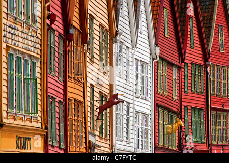 Bergens Wharf Altstadt, Bryggen, hölzerne Lager Fassaden im hanseatischen Stil & Farben Stockfoto