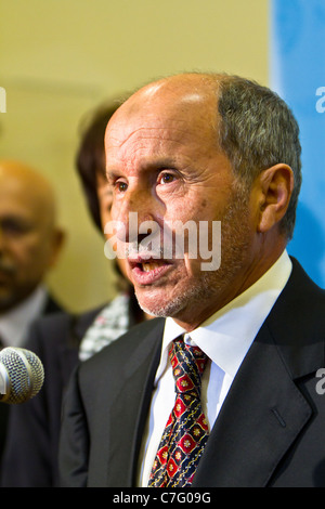 Libyens Übergangsrat Vorsitzender, Mustafa Abdel Jalil, wurde von den weltweit führenden Unternehmen bei den Vereinten Nationen begrüßt. Stockfoto