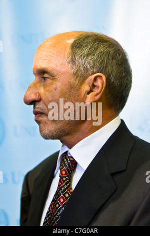 Libyens Übergangsrat Vorsitzender, Mustafa Abdel Jalil, wurde von den weltweit führenden Unternehmen bei den Vereinten Nationen begrüßt. Stockfoto